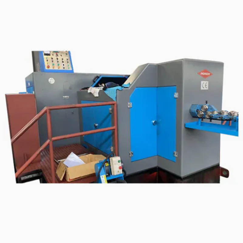 Machine de fabrication automatique du boulon